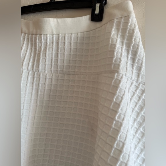 Banana Republic, size 12, white fit and flare quilted skirt - Picture 5 of 10